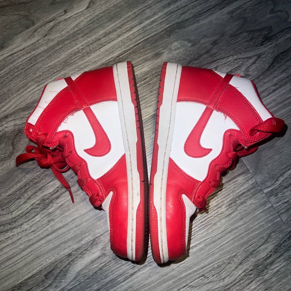 Championship red dunks high